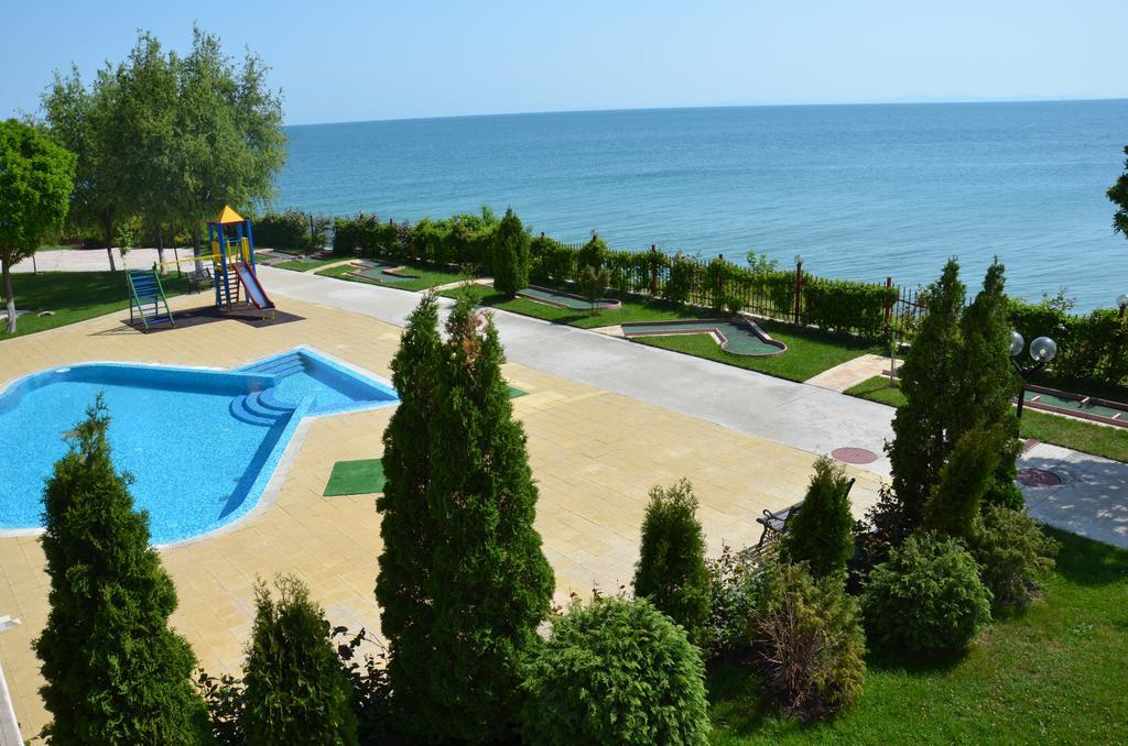Single Private Apartments In Marina View Fort Beach Sveti Vlas Eksteriør billede