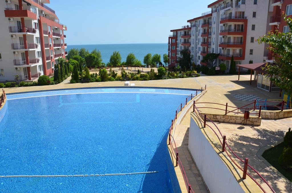 Single Private Apartments In Marina View Fort Beach Sveti Vlas Eksteriør billede