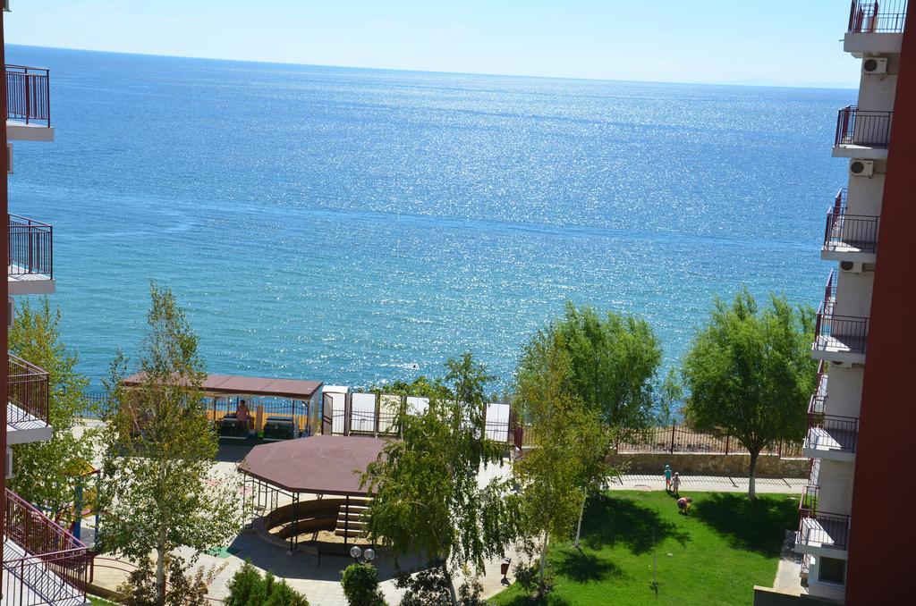 Single Private Apartments In Marina View Fort Beach Sveti Vlas Eksteriør billede