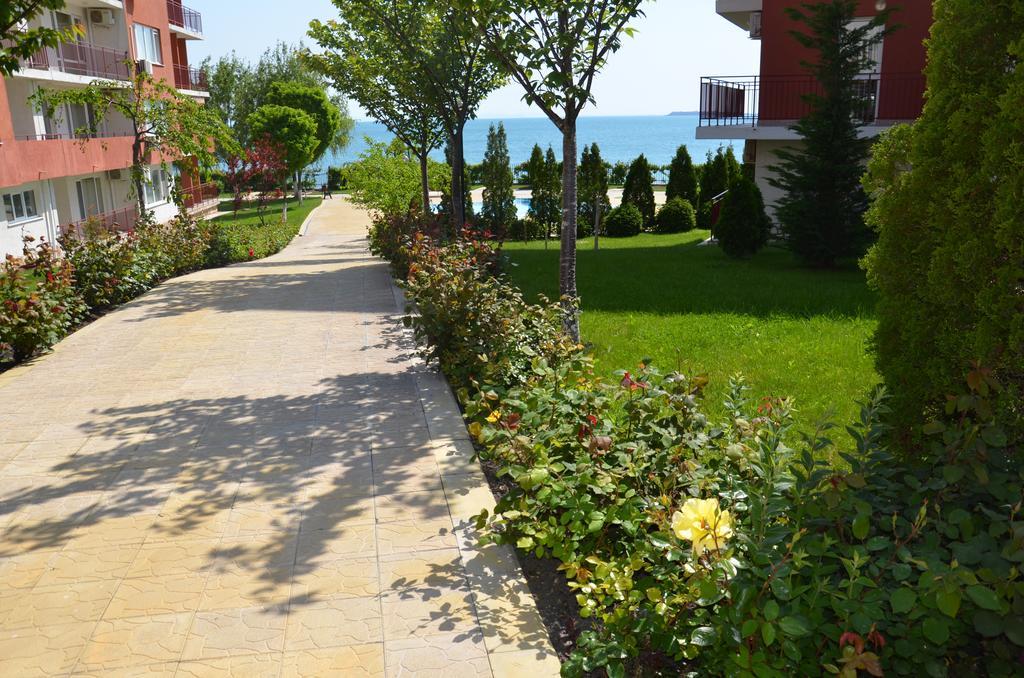 Single Private Apartments In Marina View Fort Beach Sveti Vlas Eksteriør billede