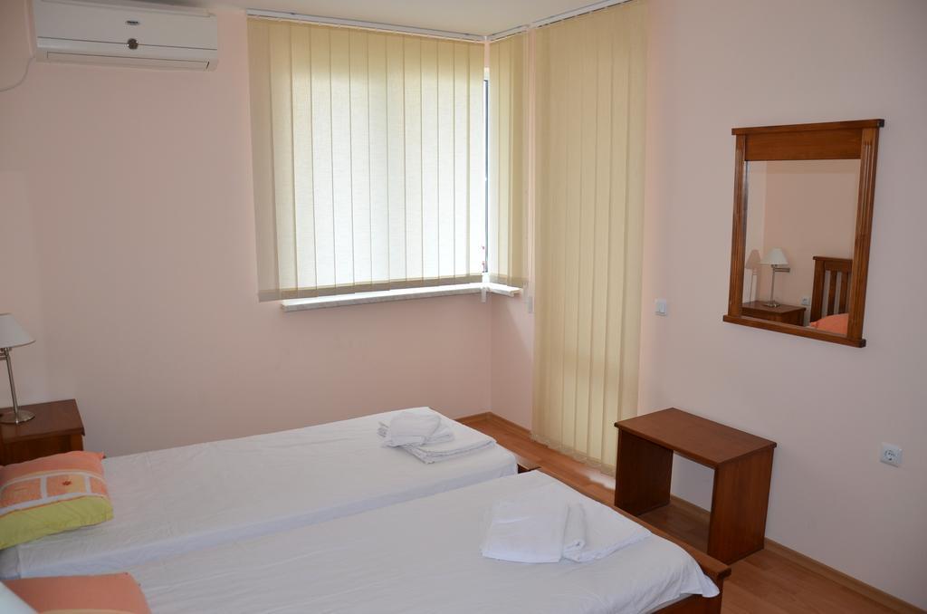 Single Private Apartments In Marina View Fort Beach Sveti Vlas Eksteriør billede