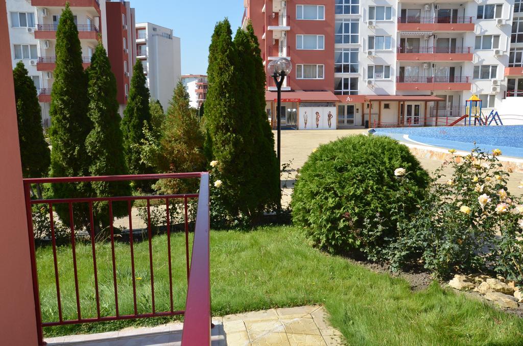 Single Private Apartments In Marina View Fort Beach Sveti Vlas Eksteriør billede