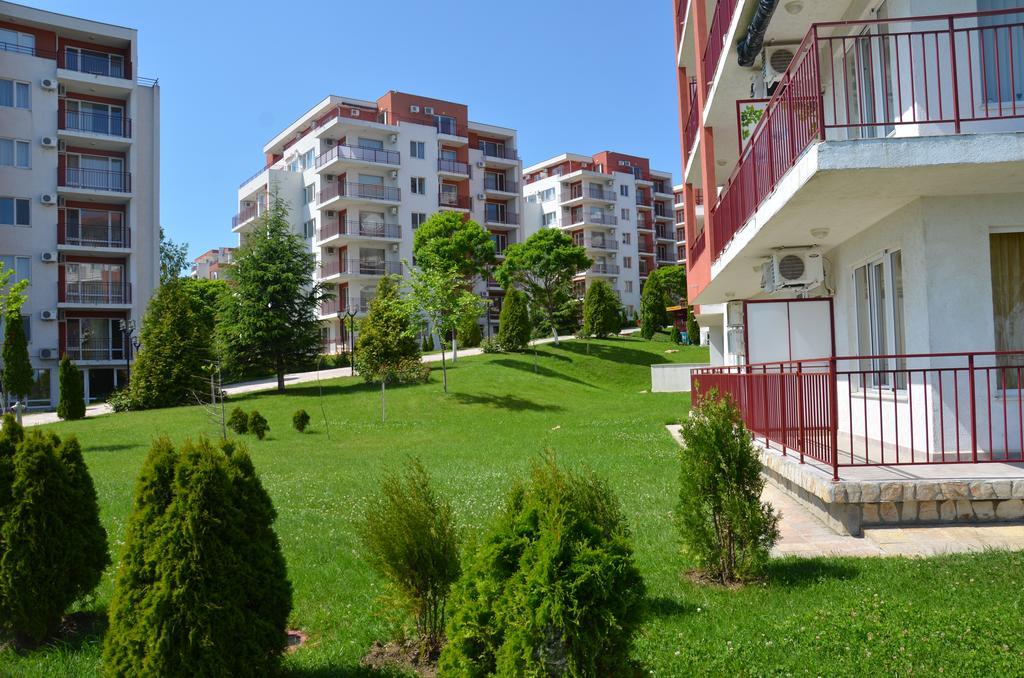 Single Private Apartments In Marina View Fort Beach Sveti Vlas Eksteriør billede