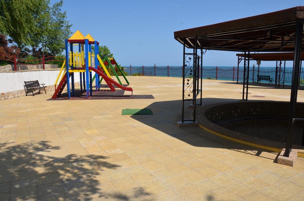 Single Private Apartments In Marina View Fort Beach Sveti Vlas Eksteriør billede