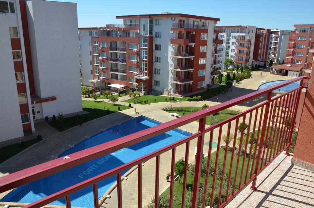 Single Private Apartments In Marina View Fort Beach Sveti Vlas Eksteriør billede