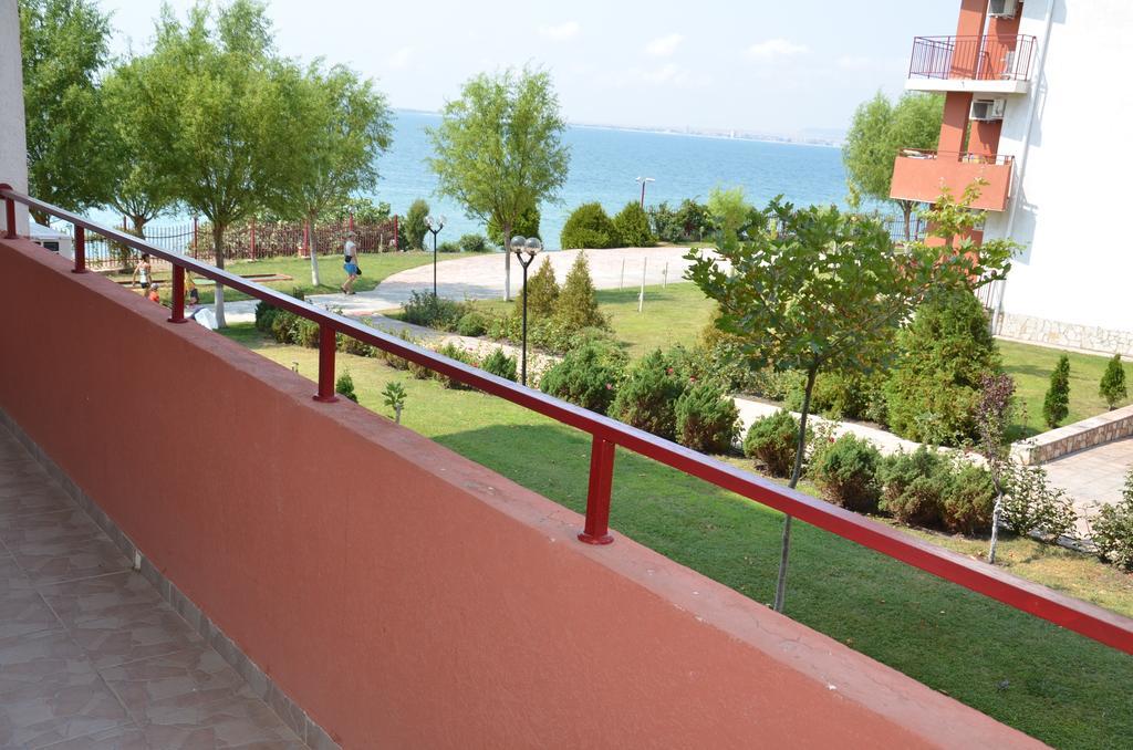 Single Private Apartments In Marina View Fort Beach Sveti Vlas Eksteriør billede