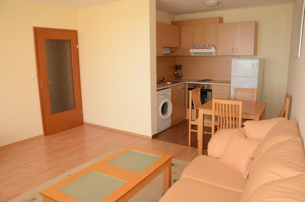 Single Private Apartments In Marina View Fort Beach Sveti Vlas Eksteriør billede