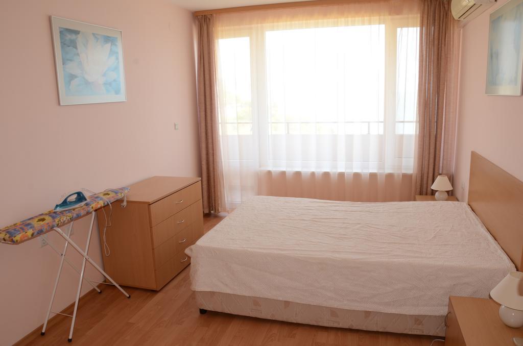 Single Private Apartments In Marina View Fort Beach Sveti Vlas Eksteriør billede