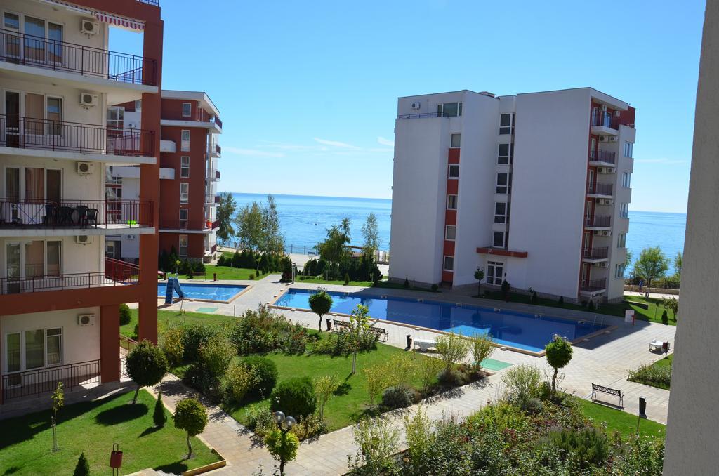 Single Private Apartments In Marina View Fort Beach Sveti Vlas Eksteriør billede