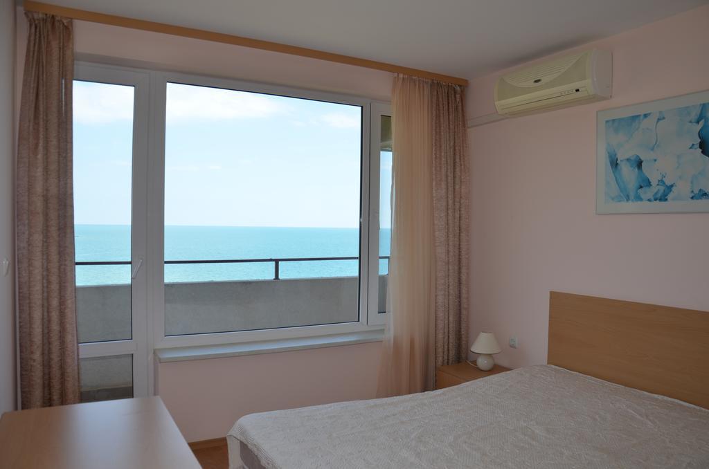 Single Private Apartments In Marina View Fort Beach Sveti Vlas Eksteriør billede