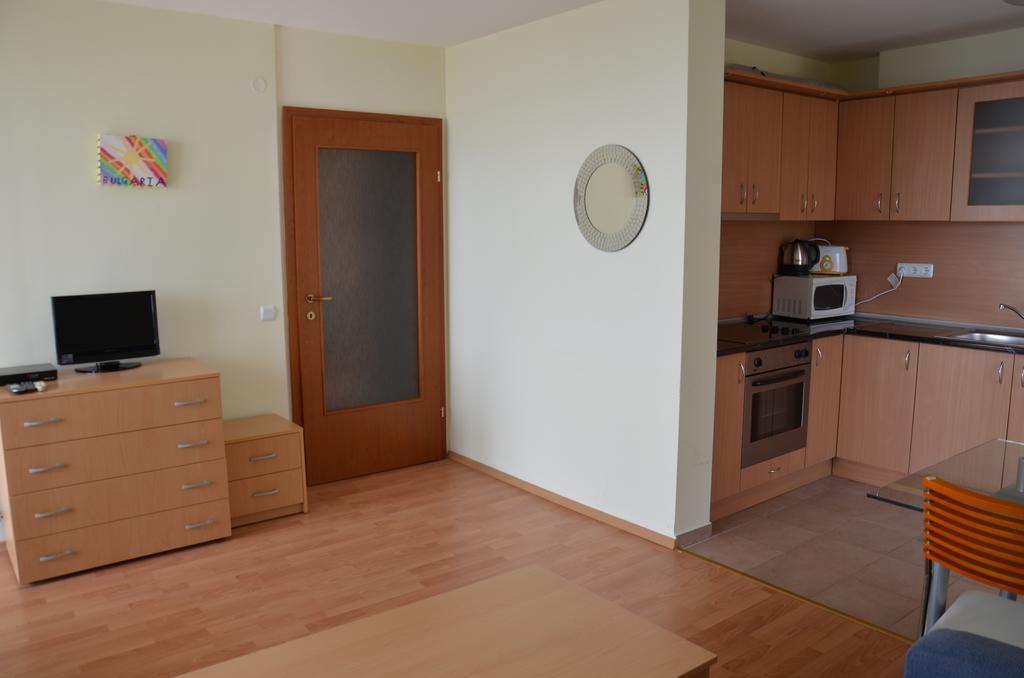 Single Private Apartments In Marina View Fort Beach Sveti Vlas Eksteriør billede