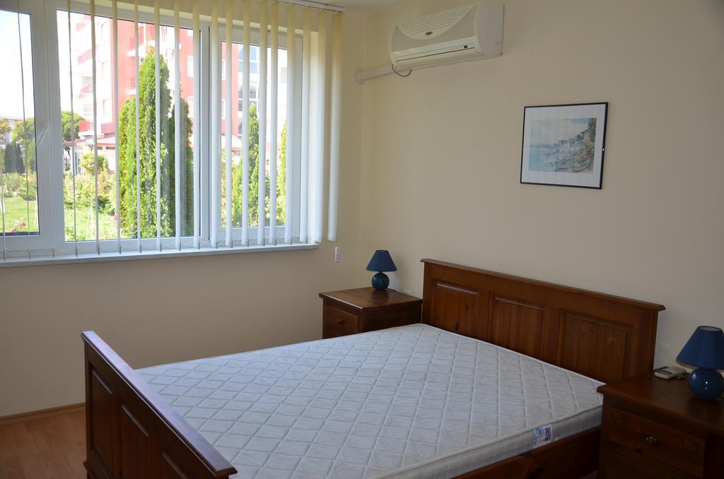 Single Private Apartments In Marina View Fort Beach Sveti Vlas Eksteriør billede