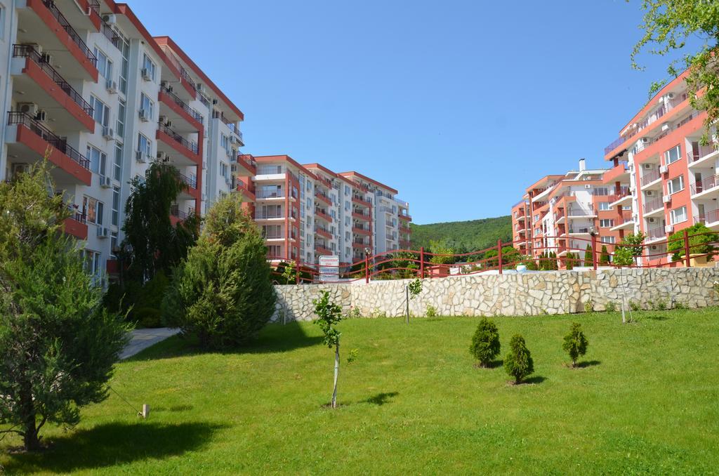 Single Private Apartments In Marina View Fort Beach Sveti Vlas Eksteriør billede