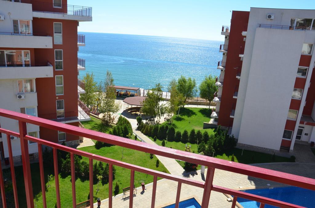 Single Private Apartments In Marina View Fort Beach Sveti Vlas Eksteriør billede