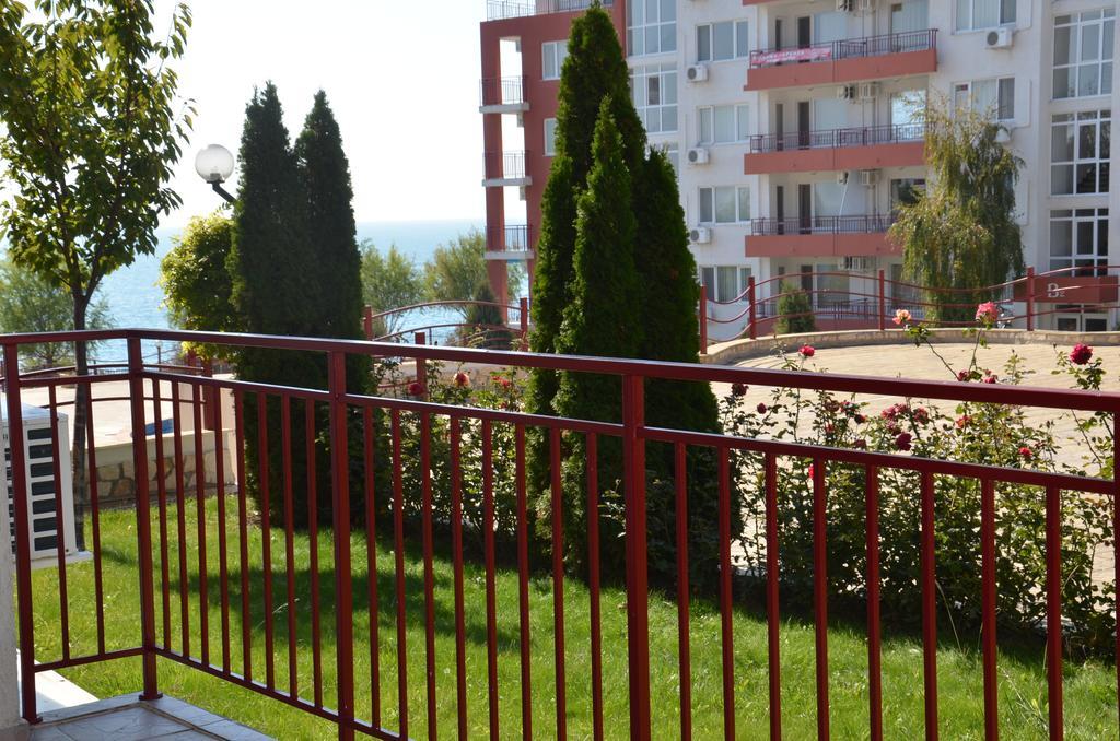 Single Private Apartments In Marina View Fort Beach Sveti Vlas Eksteriør billede