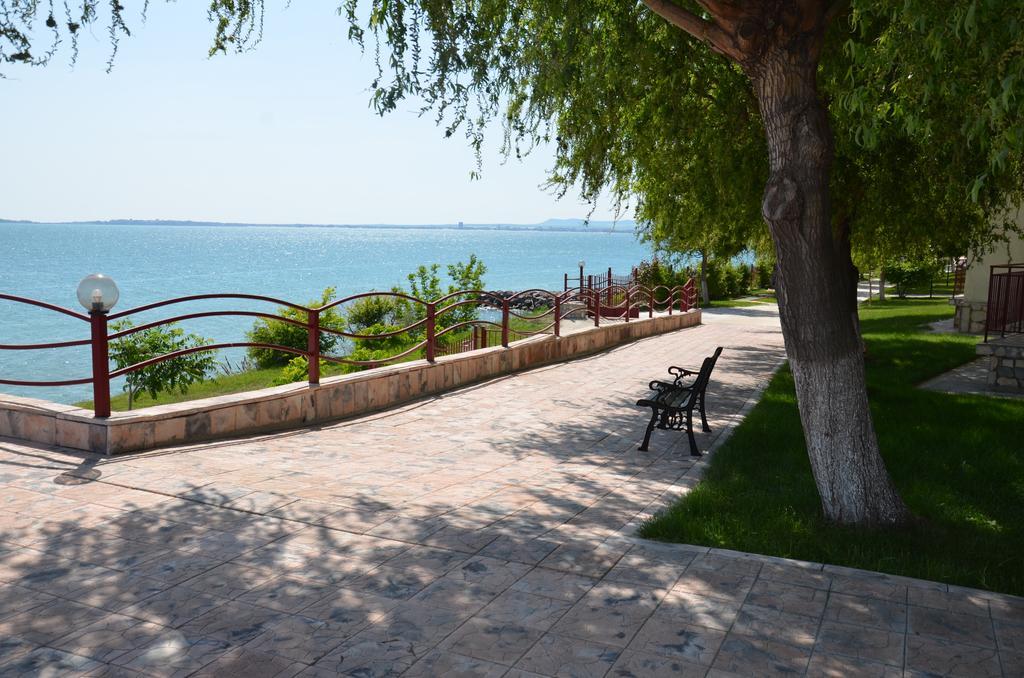 Single Private Apartments In Marina View Fort Beach Sveti Vlas Eksteriør billede