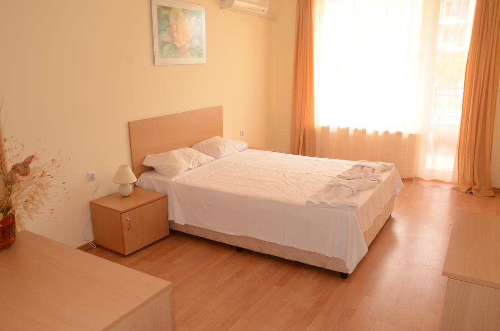 Single Private Apartments In Marina View Fort Beach Sveti Vlas Eksteriør billede