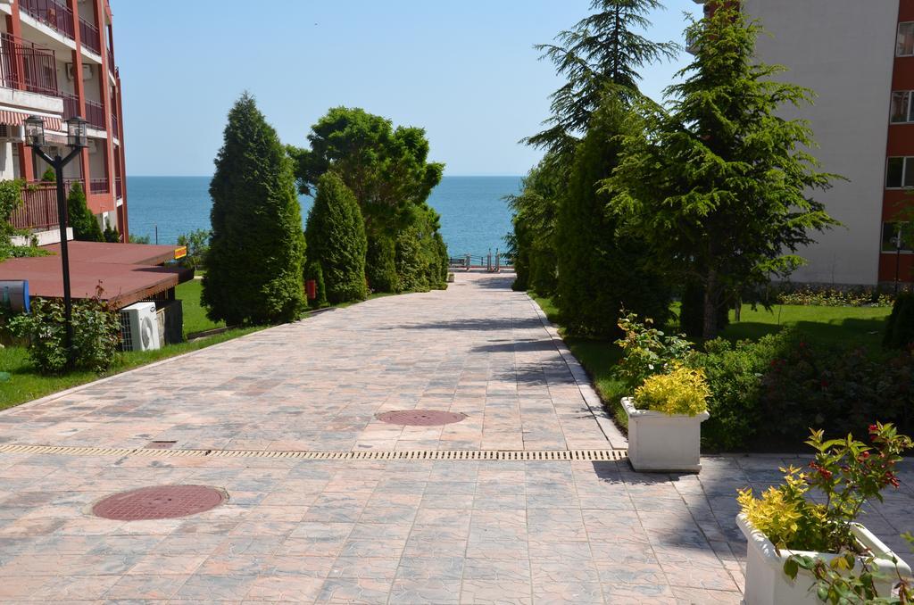 Single Private Apartments In Marina View Fort Beach Sveti Vlas Eksteriør billede