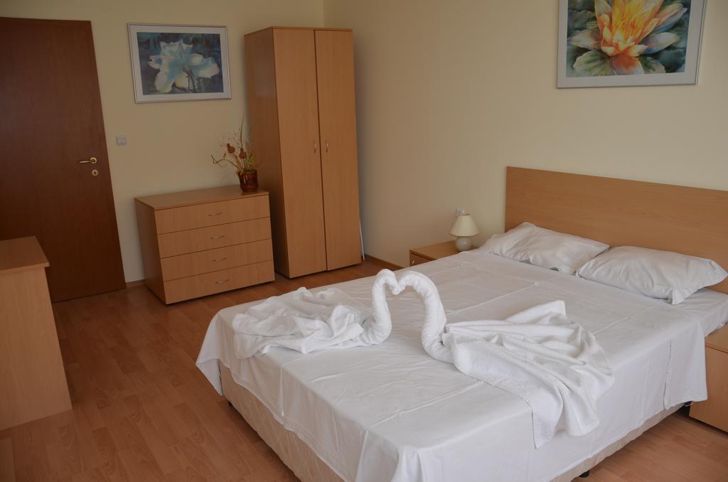 Single Private Apartments In Marina View Fort Beach Sveti Vlas Eksteriør billede