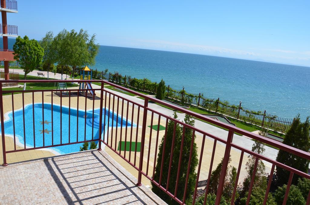 Single Private Apartments In Marina View Fort Beach Sveti Vlas Eksteriør billede