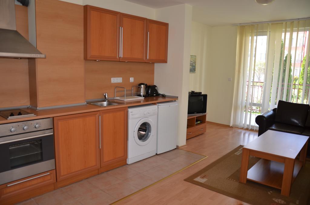 Single Private Apartments In Marina View Fort Beach Sveti Vlas Eksteriør billede